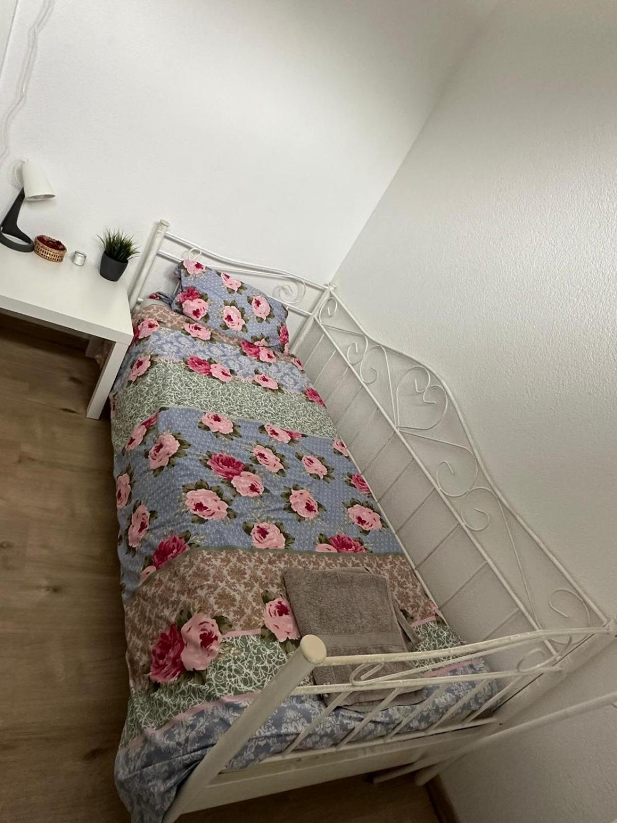 A&E Rooms Fernwald エクステリア 写真